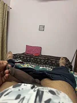 Snapshot of tonedcut_6 chatting on 10-22-25, 02:06 tonedcut 6 online show from 10-22-25, 02:06