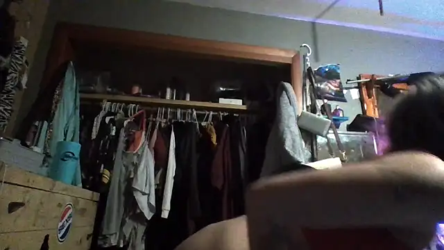 Snapshot of flavi1996 chatting on 12-20-25, 07:15 flavi1996 online show from 12-20-25, 07:15