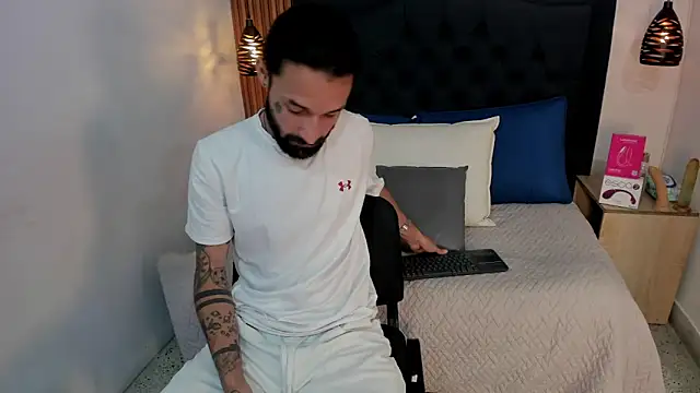 Hisoka 011 online show from 04-17-26, 07:39