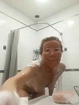 Julia Giulia online show from 11-16-25, 02:17