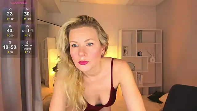Snapshot of Julia_Giulia chatting on 05-01-26, 05:50 Julia Giulia online show from 05-01-26, 05:50