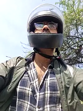 Snapshot of YoursThickDick chatting on 02-02-26, 06:01 YoursThickDick online show from 02-02-26, 06:01