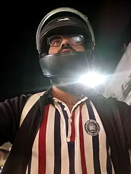 Snapshot of YoursThickDick chatting on 02-13-26, 04:03 YoursThickDick online show from 02-13-26, 04:03