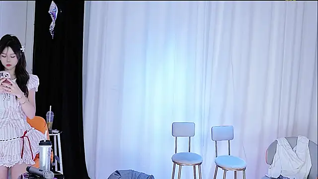 Snapshot of QY_001 chatting on 09-22-25, 12:51 QY 001 online show from 09-22-25, 12:51