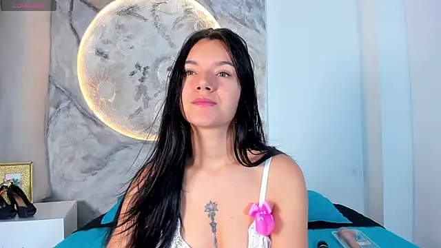 RoxanaBorns  online show from 11-13-25, 12:26