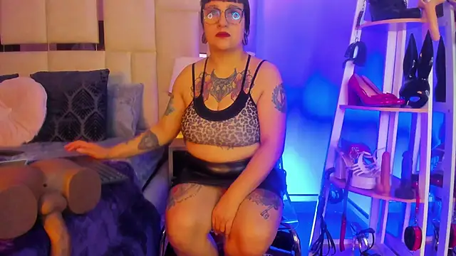 Violett Novoa online show from 11-17-25, 11:38