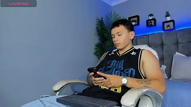 Thomas moon online show from 04-14-26, 01:06