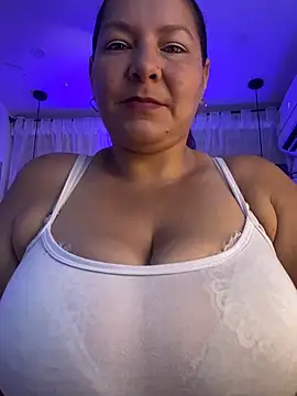 Snapshot of Sussan__ chatting on 05-20-26, 11:49 Sussan online show from 05-20-26, 11:49