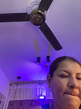 Snapshot of Sussan__ chatting on 06-19-26, 11:25 Sussan online show from 06-19-26, 11:25