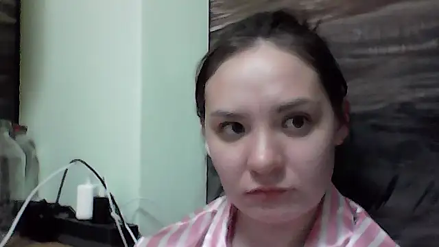 Snapshot of KatrinxCute chatting on 10-04-25, 08:07 KatrinxCute online show from 10-04-25, 08:07