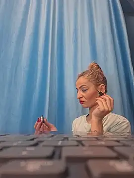 Snapshot of aellabeyonce chatting on 11-28-25, 10:29 aellabeyonce online show from 11-28-25, 10:29