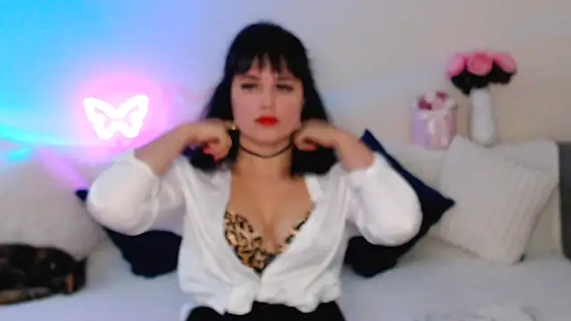 Bella Hillss online show from 10-04-25, 06:06