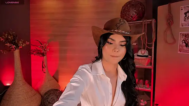 MiaLaurence online show from 10-20-25, 08:09