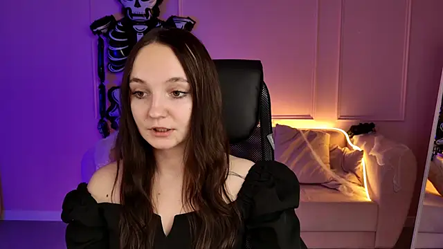 Snapshot of ameliaglamour chatting on 10-24-25, 10:55 ameliaglamour online show from 10-24-25, 10:55