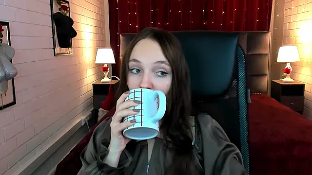 Snapshot of ameliaglamour chatting on 11-18-25, 05:39 ameliaglamour online show from 11-18-25, 05:39