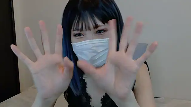 sarina at online show from 11-18-25, 04:28