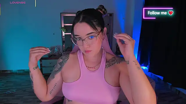 lunaarose online show from 02-14-26, 05:37