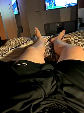 Snapshot of YoungDick004 chatting on 10-25-25, 12:45 YoungDick004 online show from 10-25-25, 12:45