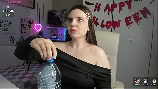 LiaWoow online show from 10-26-25, 07:58