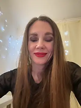 LucieMack online show from 11-26-25, 06:31