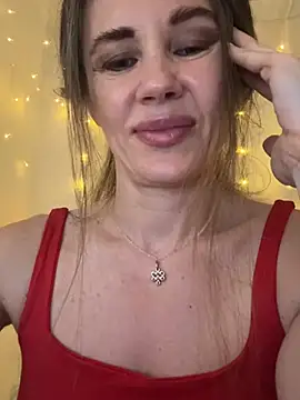 Snapshot of LucieMack chatting on 07-12-26, 05:04 LucieMack online show from 07-12-26, 05:04
