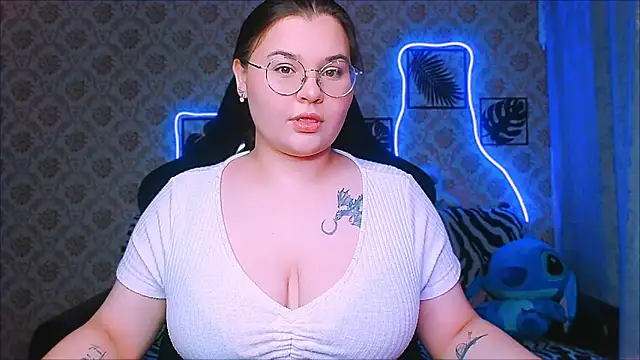 InLoveWithLife26 online show from 11-19-25, 04:18