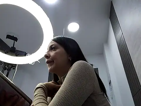 Savannah Monroe online show from 12-18-25, 08:04