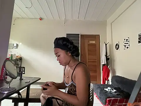Snapshot of PinayLina18 chatting on 06-04-26, 04:18 PinayLina18 online show from 06-04-26, 04:18