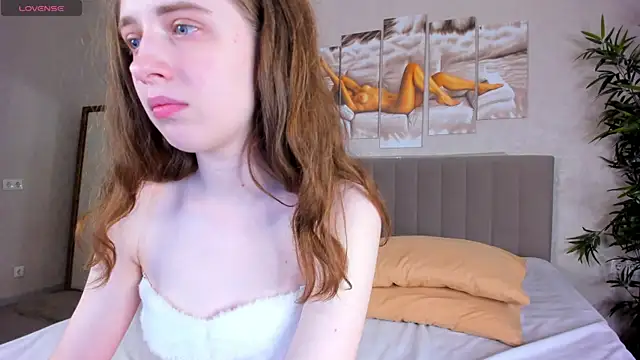 Camilla Kelly online show from 04-05-26, 01:03