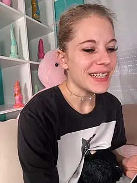 Snapshot of TheRealJessyLey chatting on 10-05-25, 10:46 TheRealJessyLey online show from 10-05-25, 10:46