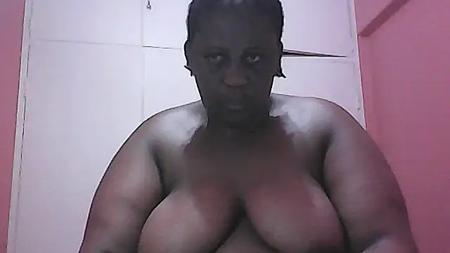 Snapshot of HUGEASSXXXXX chatting on 10-11-25, 03:17 HUGEASSXXXXX online show from 10-11-25, 03:17