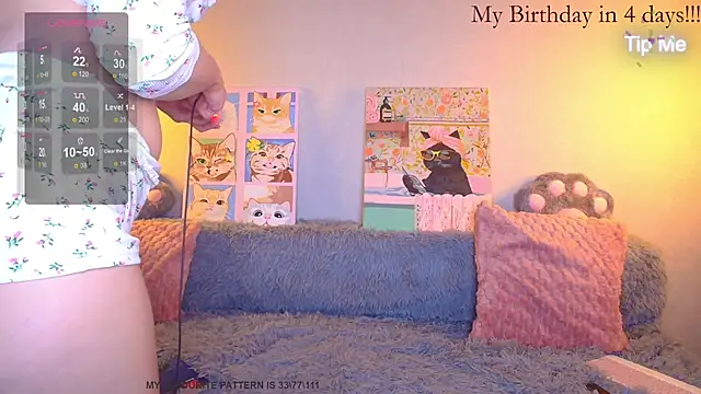 Elizabeth Kitty  online show from 12-18-25, 01:06