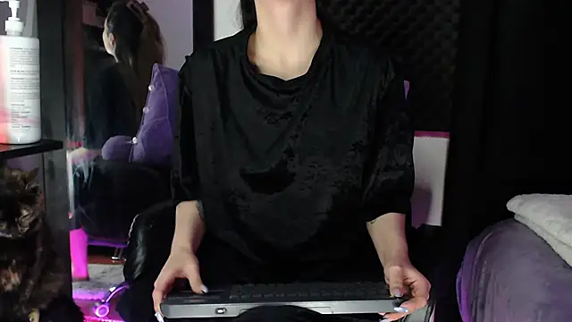 karlamoon23 online show from 11-20-25, 06:29