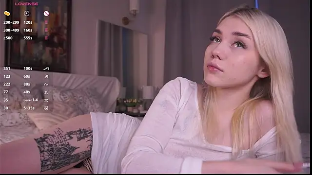 LilianBenskin online show from 12-20-25, 06:31