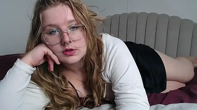 Snapshot of AgnesRoseCams chatting on 09-24-25, 08:50 AgnesRoseCams online show from 09-24-25, 08:50