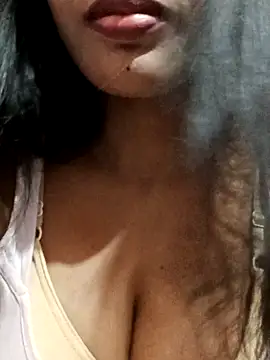 Snapshot of kaviyaponnu0987 chatting on 09-27-25, 07:41 kaviyaponnu0987 online show from 09-27-25, 07:41