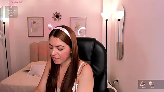 Madelin carter online show from 11-30-25, 03:54