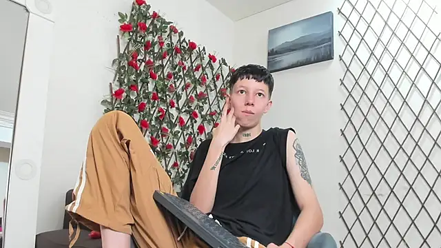 Snapshot of LiamBrown09 chatting on 07-10-26, 08:22 LiamBrown09 online show from 07-10-26, 08:22
