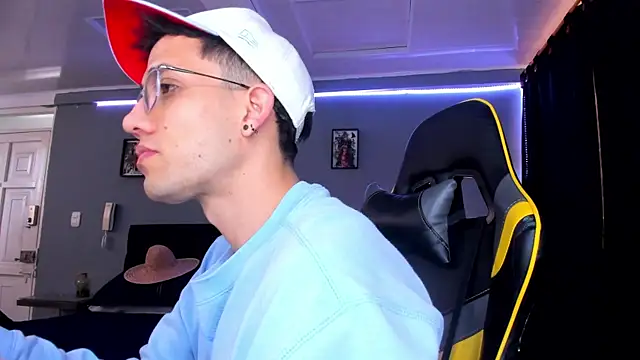 alexgiraldo   online show from 10-01-25, 03:40