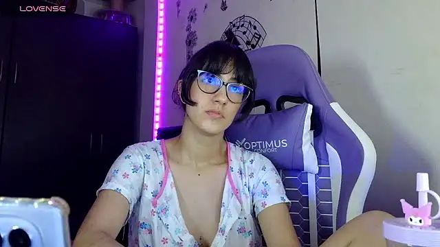 Snapshot of AvlieQueen chatting on 01-11-26, 08:52 AvlieQueen online show from 01-11-26, 08:52