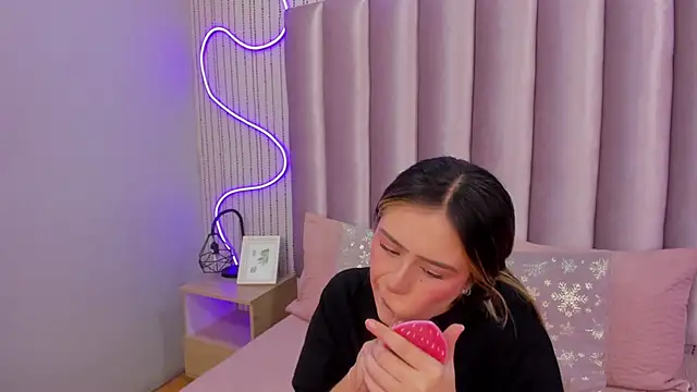 SamanthaPeachss online show from 11-18-25, 12:20