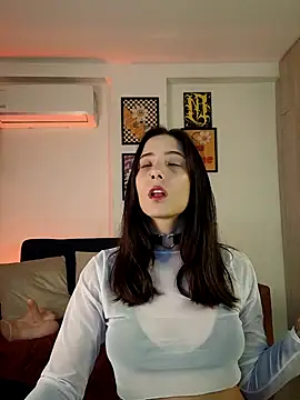 Snapshot of mishelkrave_ chatting on 10-18-25, 01:08 mishelkrave online show from 10-18-25, 01:08