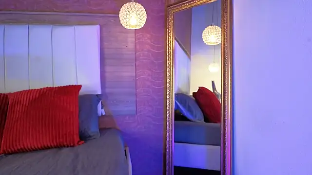 Snapshot of AgnesIvanova chatting on 10-28-25, 06:32 AgnesIvanova online show from 10-28-25, 06:32