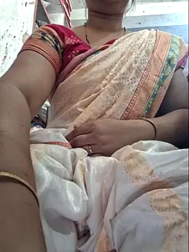 Snapshot of indianhotwife639 chatting on 06-18-26, 04:46 indianhotwife639 online show from 06-18-26, 04:46