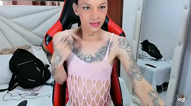 Snapshot of sara_slut21 chatting on 12-07-24, 06:26 sara slut21 online show from 12-07-24, 06:26