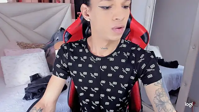 Snapshot of sara_slut21 chatting on 12-10-24, 01:55 sara slut21 online show from 12-10-24, 01:55