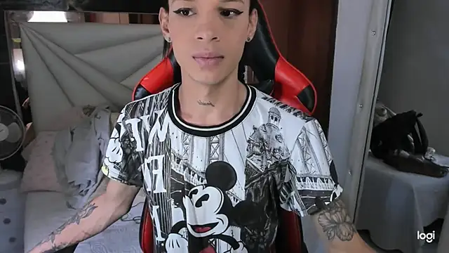 Snapshot of sara_slut21 chatting on 12-11-24, 01:39 sara slut21 online show from 12-11-24, 01:39