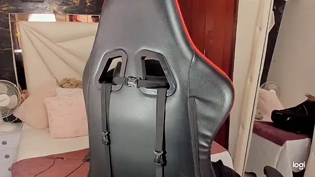 Snapshot of sara_slut21 chatting on 12-18-24, 04:28 sara slut21 online show from 12-18-24, 04:28