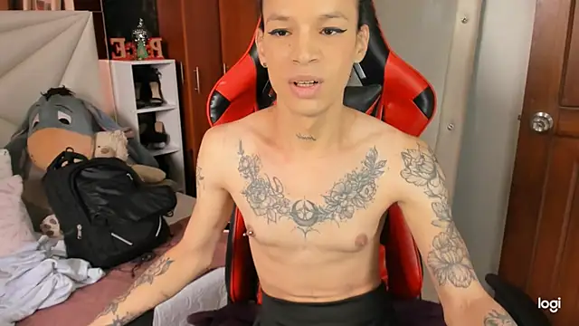 Snapshot of sara_slut21 chatting on 12-24-24, 04:40 sara slut21 online show from 12-24-24, 04:40