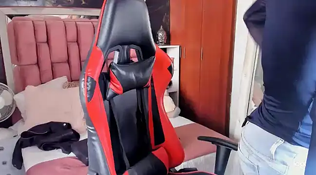 Snapshot of sara_slut21 chatting on 01-16-25, 08:14 sara slut21 online show from 01-16-25, 08:14